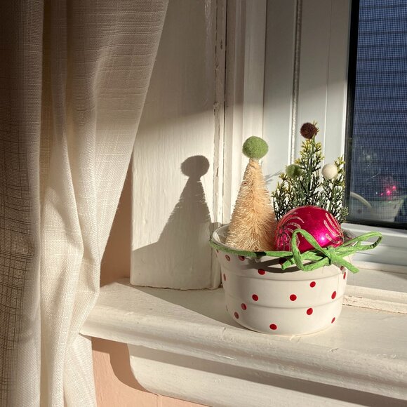 Vintage Christmas Decor - Set of 3 Polka Dot Pots with Trees and Ornament - Picture 9 of 11